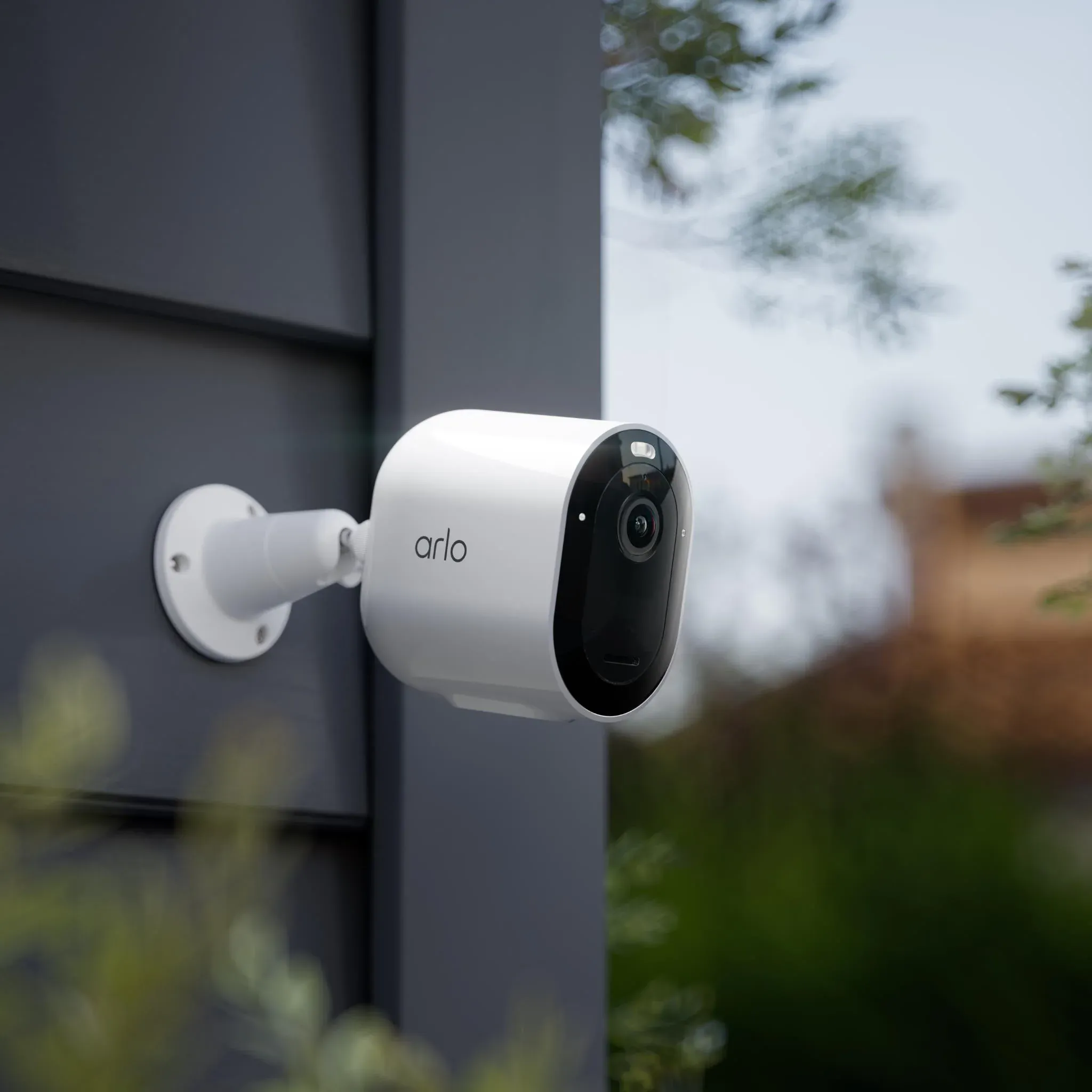 Arlo Pro 5 2K Spotlight Camera (4-Pack) - White/Back