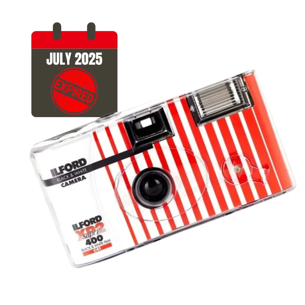 ILFORD XP2 Super Black and White Disposable Camera with 27 Exposures, ISO 400, 35mm Film Format, C41 C-41 Film Format and Built-In Flash for Point and Shoot Photography